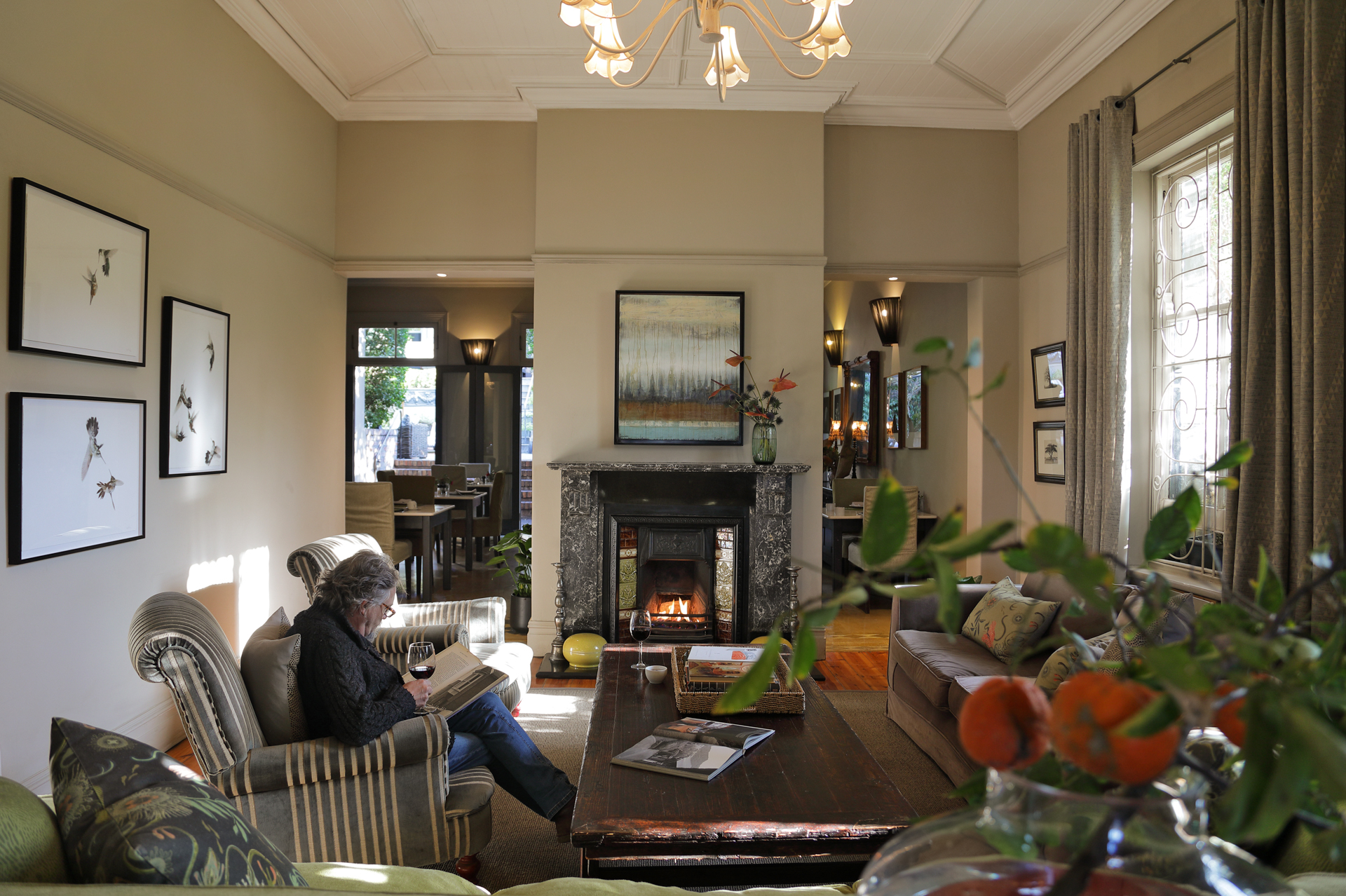 THE CAPE IN QUIET: WHY WINTER IS THE BEST TIME TO VISIT CAPE TOWN 5 | RETURN Africa Welgelegen House Sitting room ()