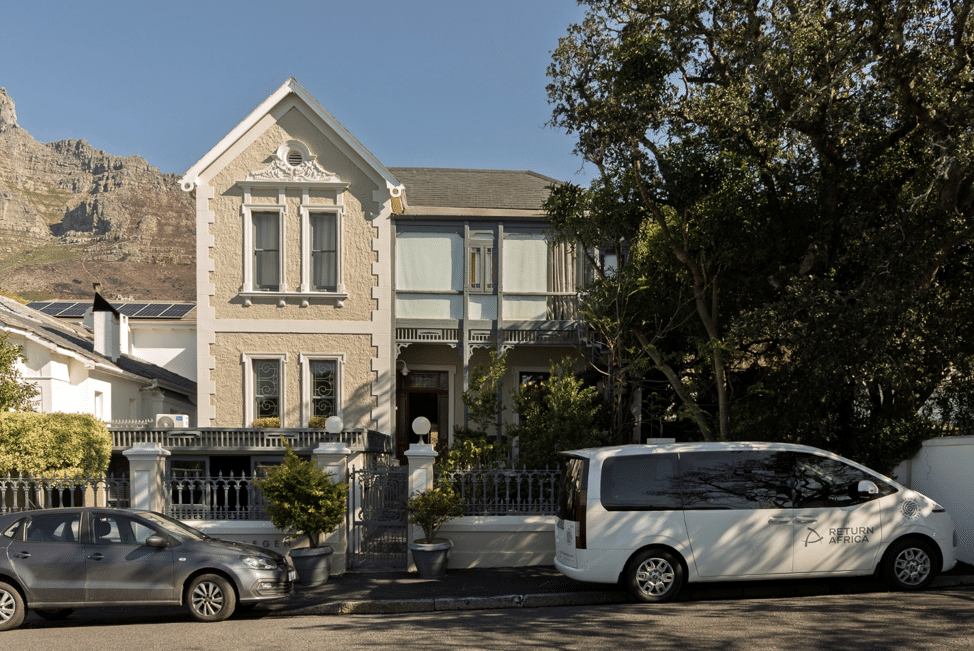Welgelegen House draped in Sunlight on a clear sunny day.